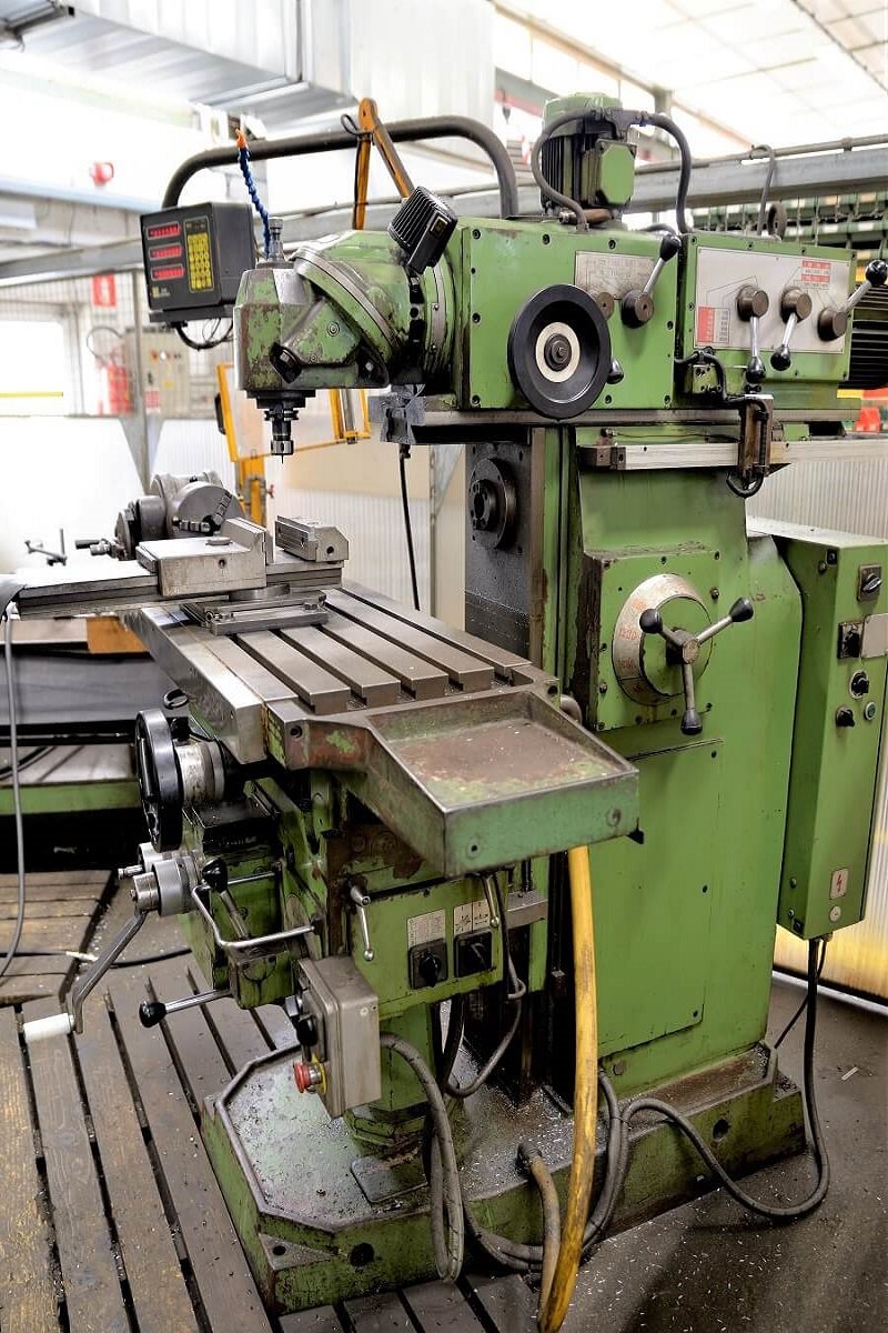 Rossl e Duso's carpentry: manual milling machine.